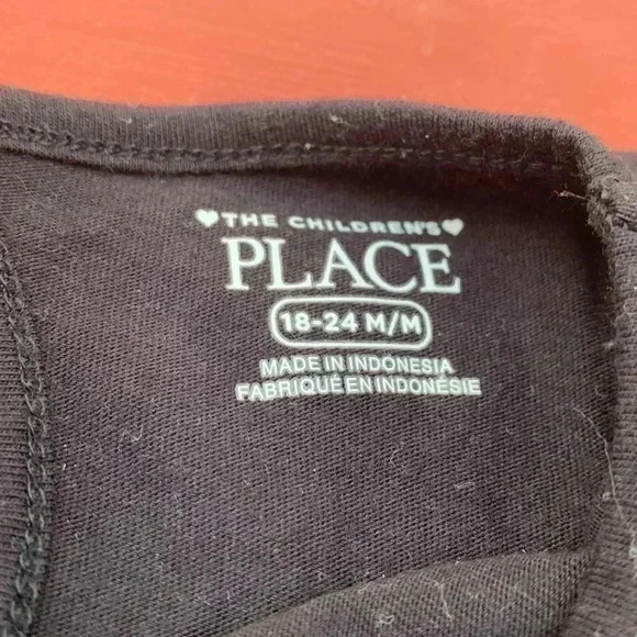 Five for 25 Place soft, short sleeve T-shirt w cut out  on the back - Picture 3 of 5